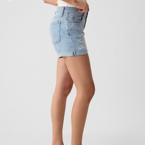🆕- GAP -5” Girlfriend Mid-Rise Short - Picture 3 of 11